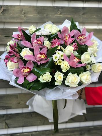 Букет цветов из: Розы и Хризантемы в Магасе