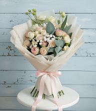Букет цветов из:  Розы и Лизиантусы в Магасе