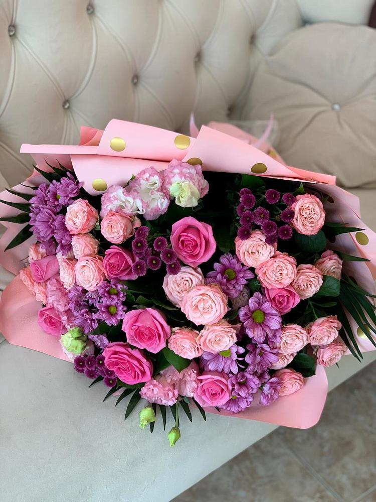 Букет цветов из: Хризантемы, Розы и Лизиантусы в Магасе