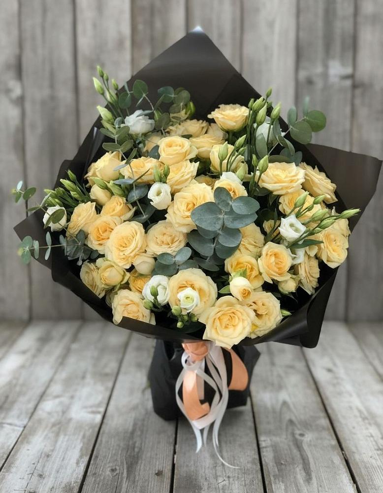 Букет цветов из: Розы и Лизиантусы в Магасе