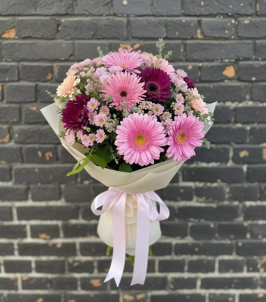 Букет цветов из: Герберы и Хризантемы в Магасе