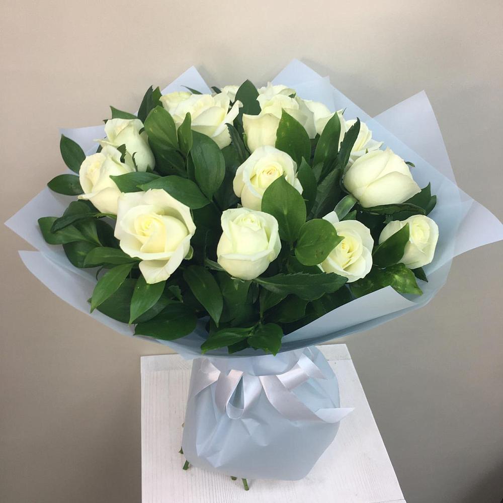Букет 15 Белых роз Проуд в Магасе