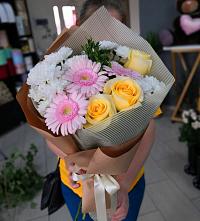 Букет цветов из:  Герберы, Розы и Хризантемы в Магасе