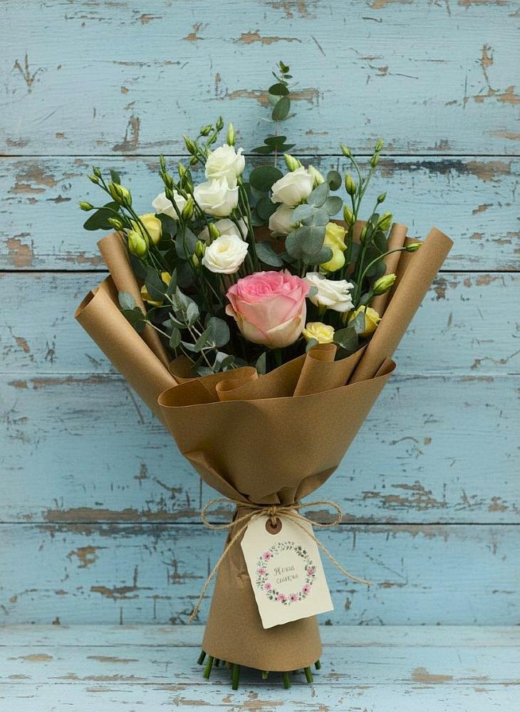 Букет цветов из: Розы и Лизиантусы в Магасе