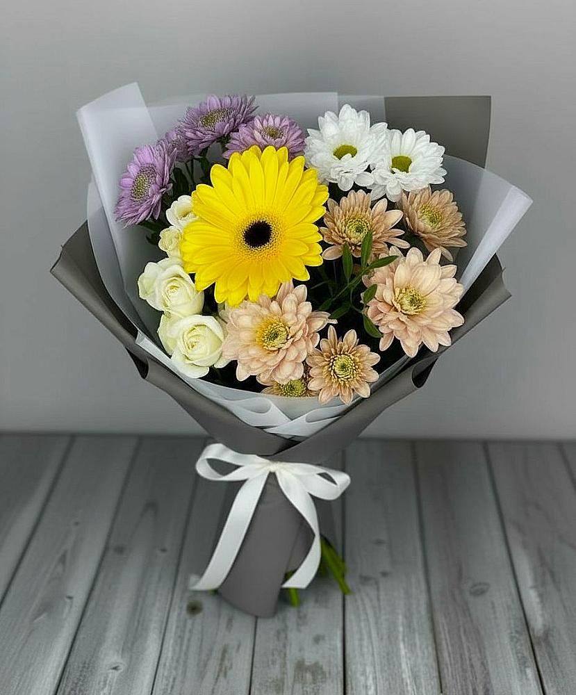Букет цветов из: Розы, Герберы и Хризантемы в Магасе