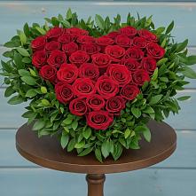 Цветочная композиция из Розы в виде сердца в Магасе