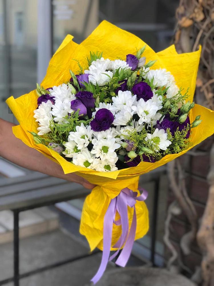 Букет цветов из: Ирисы, Хризантемы и Ромашки в Магасе