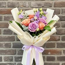 Букет цветов из:  Лизиантусы и Розы в Магасе