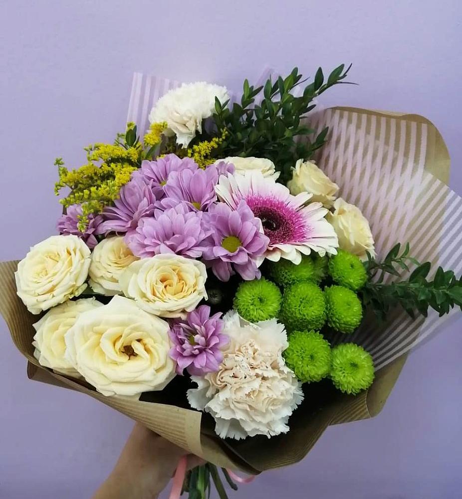 Букет цветов из: Хризантемы, Розы, Гвоздики и Герберы в Магасе