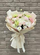 Букет цветов из:  Гвоздики, Розы, Лизиантусы и Хризантемы в Магасе