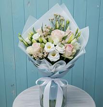 Букет цветов из:  Розы и Лизиантусы в Магасе