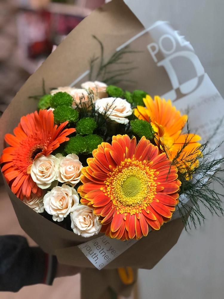 Букет цветов из: Герберы, Хризантемы и Розы в Магасе