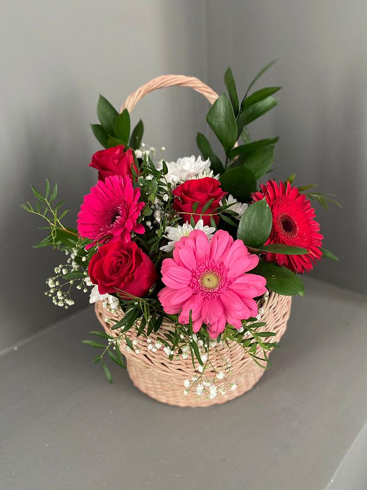 Цветочная композиция из Розы, Хризантемы и Герберы в корзине в Магасе