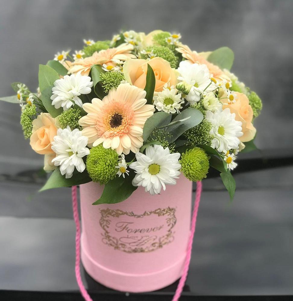 Цветочная композиция из Розы, Герберы и Хризантемы в шляпной коробке в Магасе